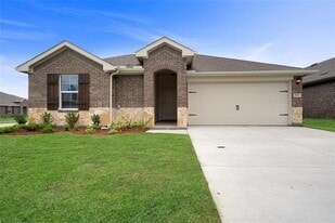 501 Yellow Rose Rd in Princeton, TX - Building Photo