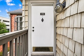 2829 Timmons Ln in Houston, TX - Foto de edificio - Building Photo