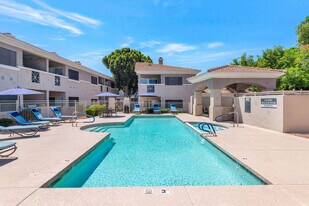 Townhomes at Biltmore in Phoenix, AZ - Building Photo