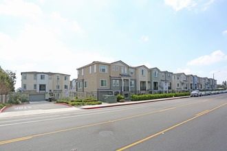 Bonita Village in Pomona, CA - Foto de edificio - Building Photo