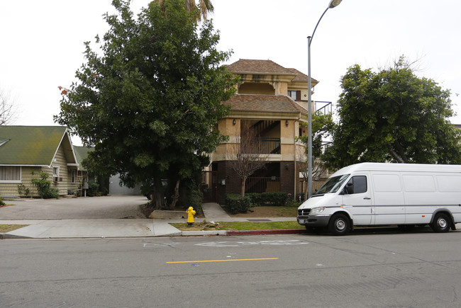 208 W Maple St in Glendale, CA - Foto de edificio - Building Photo