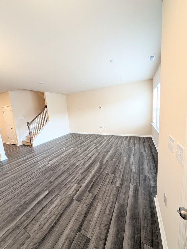 5613 Edessa Ave in Raleigh, NC - Foto de edificio - Building Photo