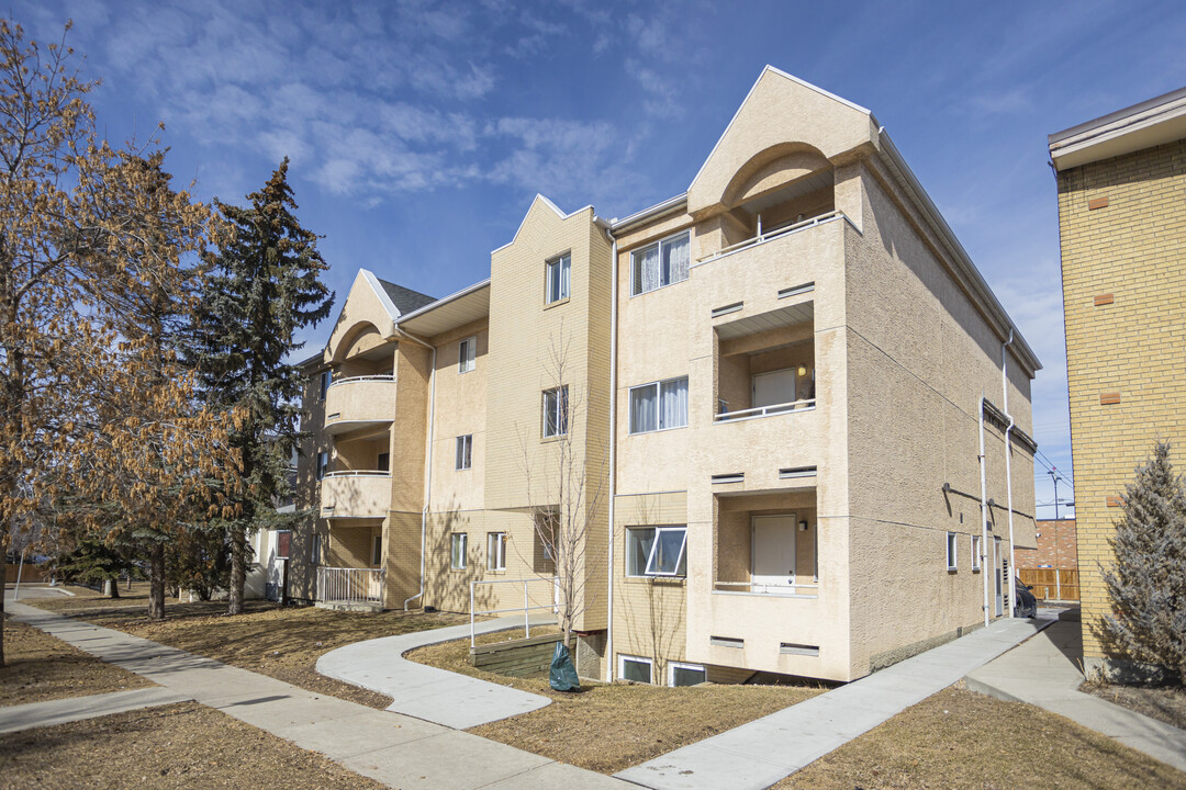 Crescent Heights in Calgary, AB - Building Photo