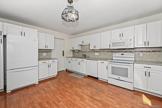 750 C Heritage Hls in Somers, NY - Building Photo - Building Photo