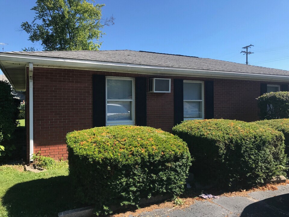 201 W Main St in Fountain City, IN - Building Photo