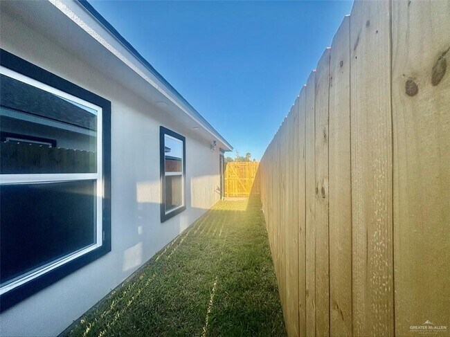 11 Yankton St in Alton, TX - Building Photo - Building Photo