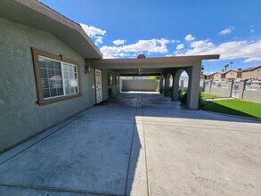 4393 E Vegas Valley Dr in Las Vegas, NV - Building Photo - Building Photo