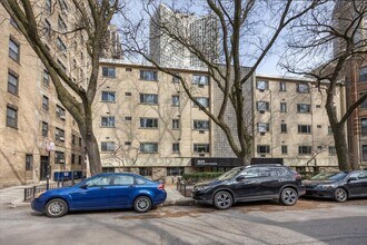 2629 N Hampden Ct, Unit 210 in Chicago, IL - Building Photo - Building Photo