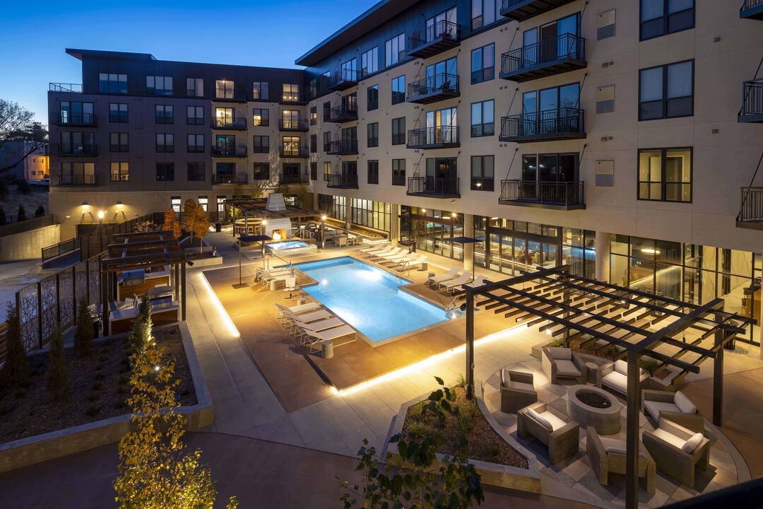 Parkway 25 in St. Louis Park, MN - Foto de edificio