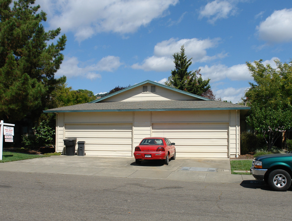 812 Pesado Calle in Santa Rosa, CA - Building Photo