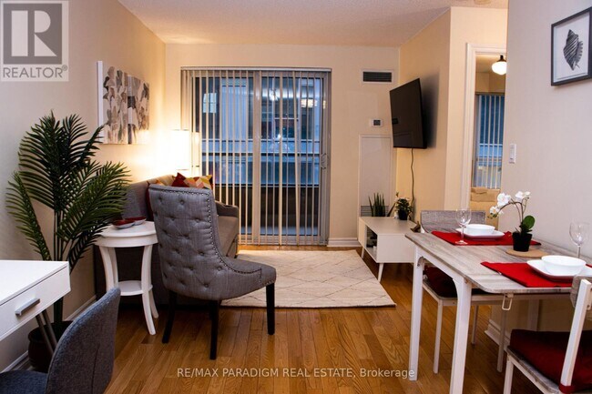 270 Wellington St W in Toronto, ON - Building Photo - Building Photo