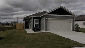 13507 Musselshell Dr in Ponder, TX - Building Photo