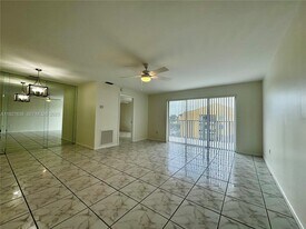 15430 SW 82nd Ln in Miami, FL - Building Photo