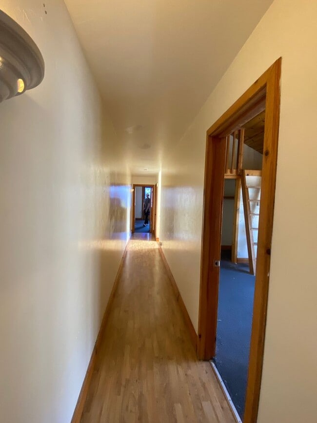 6583 Del Playa Dr in Goleta, CA - Building Photo - Building Photo