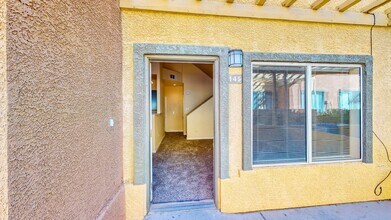 4915 E Russell Rd in Las Vegas, NV - Building Photo - Building Photo