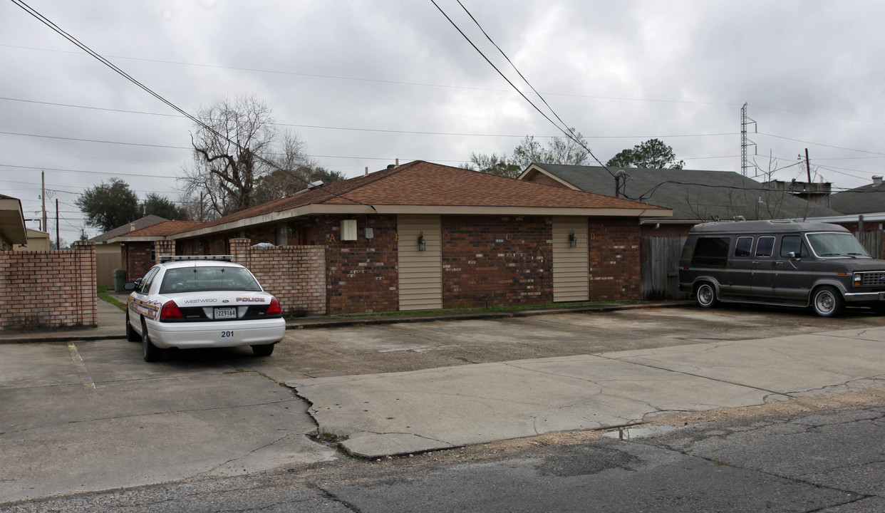 1231-1235 West Dr in Westwego, LA - Building Photo