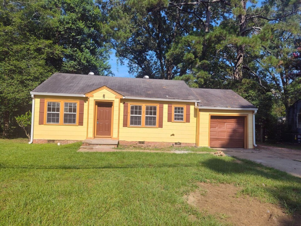 4661 Churchill Dr in Jackson, MS - Building Photo