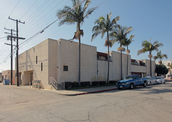 1600-1604 Cabrillo Ave SE in Torrance, CA - Foto de edificio - Building Photo