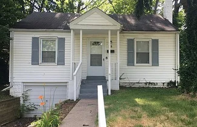 property at 325 S Dade Ave