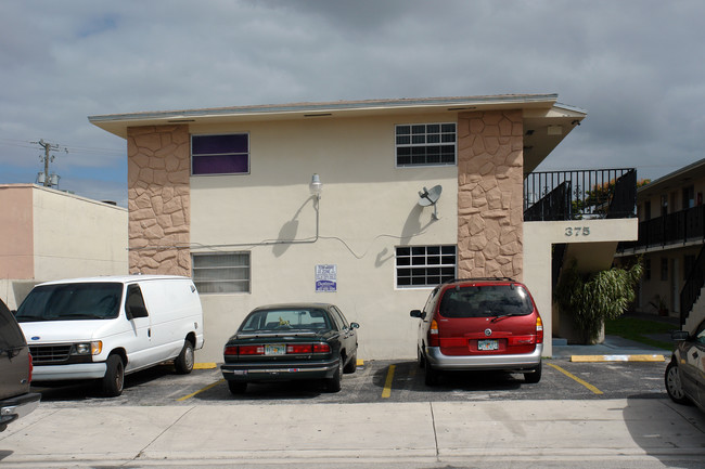 375 W 9th St in Hialeah, FL - Building Photo - Building Photo