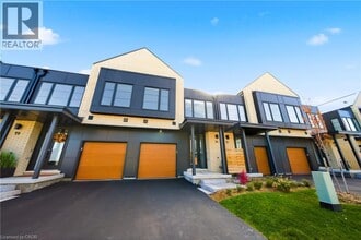 2273 Turnberry Rd in Burlington, ON - Building Photo - Building Photo