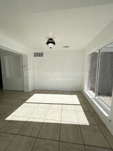 8123 Waterbury Pl NW in Albuquerque, NM - Building Photo - Building Photo