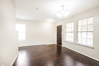 8119 Stagewood Dr, Unit 6565-205 in Humble, TX - Foto de edificio - Building Photo