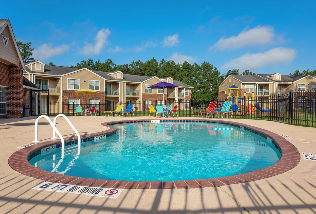 Pine Hollow Apartments in Orange, TX - Foto de edificio