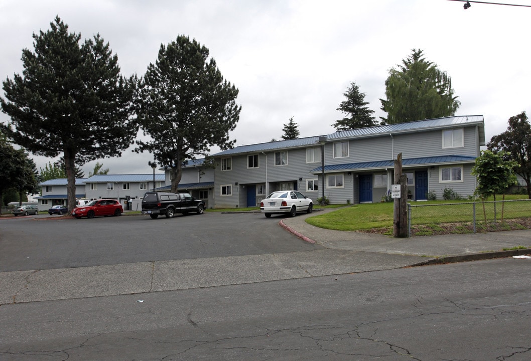 Stark Manor Apartments in Gresham, OR - Foto de edificio