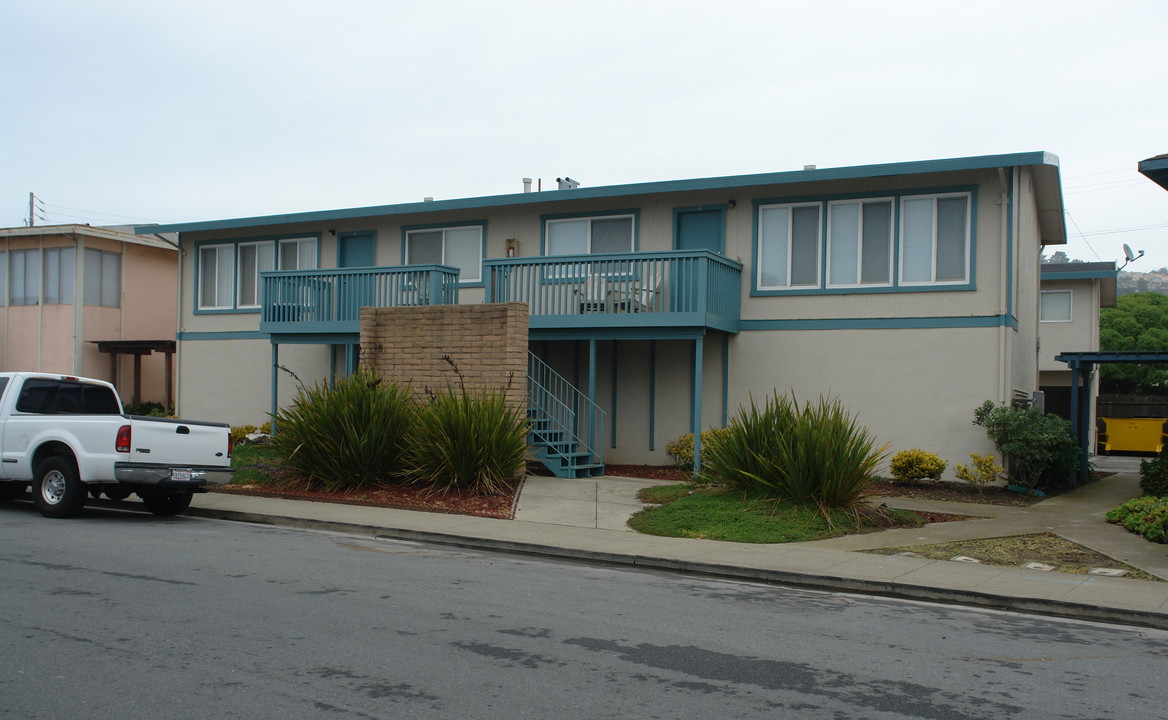 355 Esplanade Ave in Pacifica, CA - Building Photo