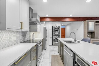 11616 Chenault St in Los Angeles, CA - Building Photo - Building Photo