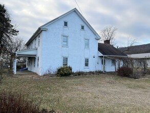 317 Machamer Rd in Douglassville, PA - Building Photo - Building Photo