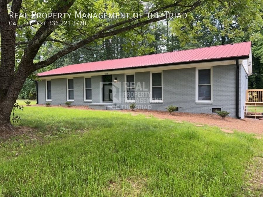 7208 St Crispins Way in Summerfield, NC - Foto de edificio