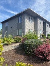 400 W Rose St in Lebanon, OR - Building Photo - Building Photo