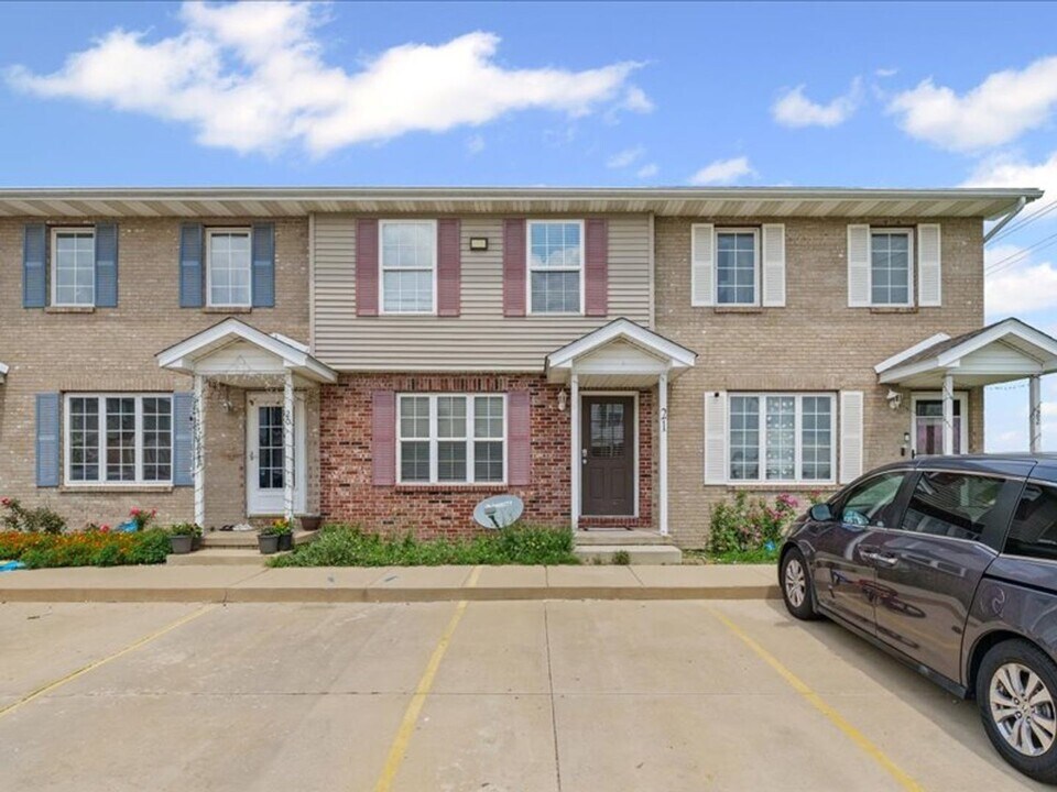 28 Fetzer Ct in Bloomington, IL - Building Photo