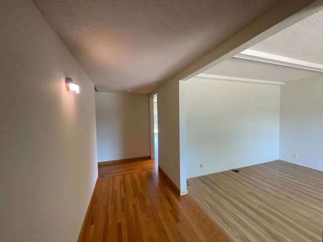 3075 Vía Del Sol in San Jose, CA - Building Photo - Building Photo