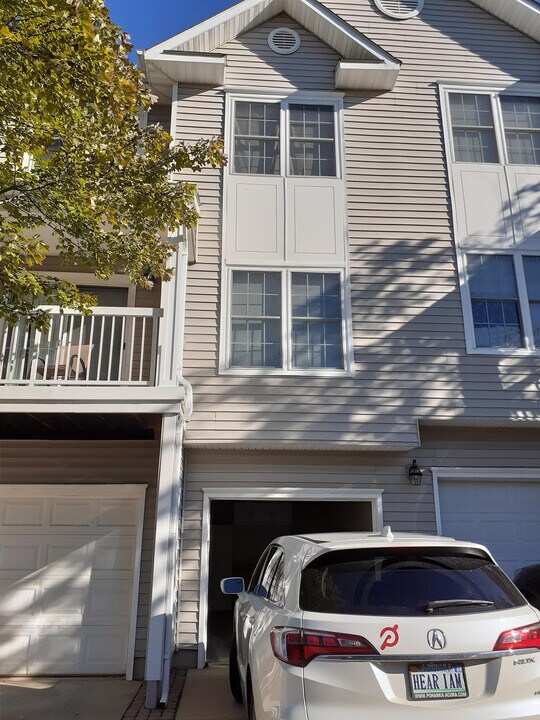 12816 Fair Briar Ln in Fairfax, VA - Building Photo