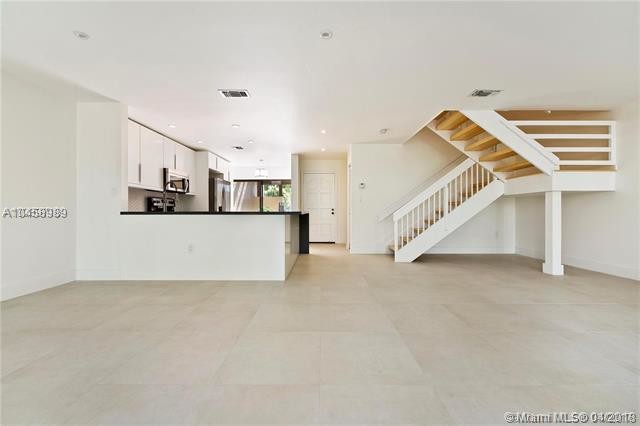 9717 Costa Del Sol Blvd-Unit -B-100 in Doral, FL - Building Photo - Building Photo