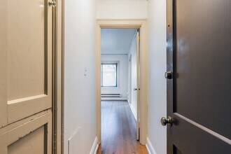 Davison Apartments in Seattle, WA - Building Photo - Interior Photo