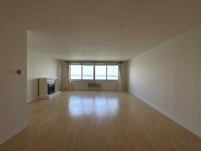 1440 N Lake Shore Dr, Unit 21E in Chicago, IL - Building Photo - Building Photo