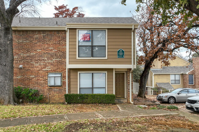 Willowbrook Condominiums in Arlington, TX - Building Photo - Building Photo