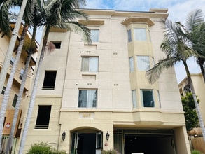 16117 Sunset Blvd in Pacific Palisades, CA - Foto de edificio - Building Photo