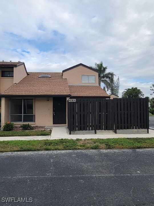 7132 Penner Ln in Ft. Myers, FL - Building Photo