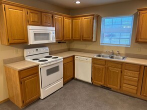 826 W Delmar St in Springfield, MO - Foto de edificio - Building Photo