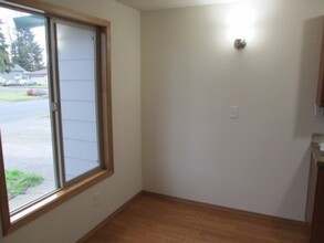 3014 Randi Ln NE in Salem, OR - Building Photo - Building Photo