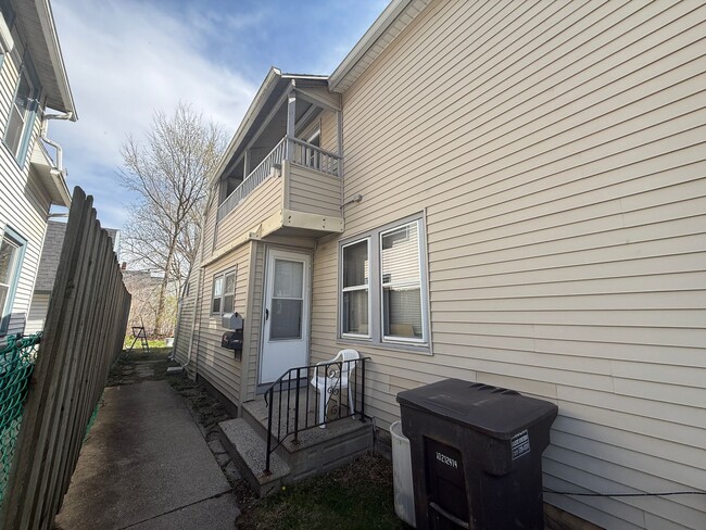 912 W Ganson St in Jackson, MI - Building Photo - Building Photo