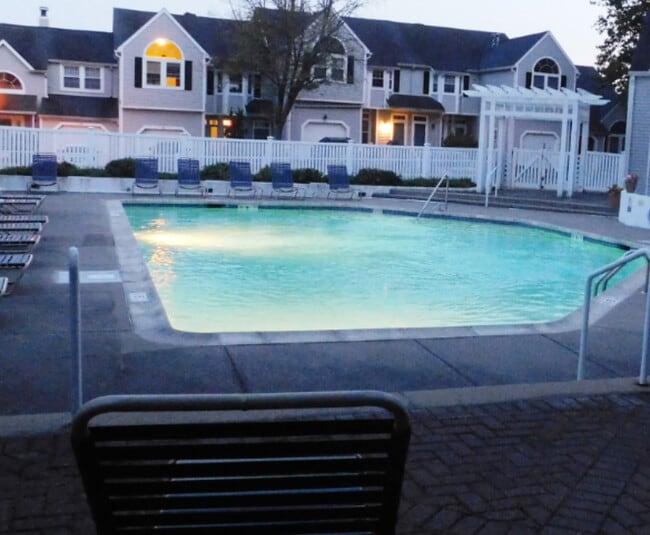 120 Morningside Ct in Shelton, CT - Building Photo - Building Photo