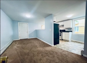 13 Summer St, Unit 13 in Somersworth, NH - Building Photo - Building Photo