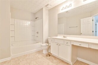 754 Celeste Ln in Atlanta, GA - Building Photo - Building Photo