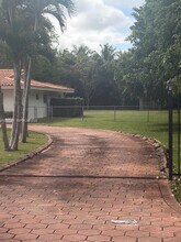 7090 SW 62nd St in Miami, FL - Building Photo - Building Photo